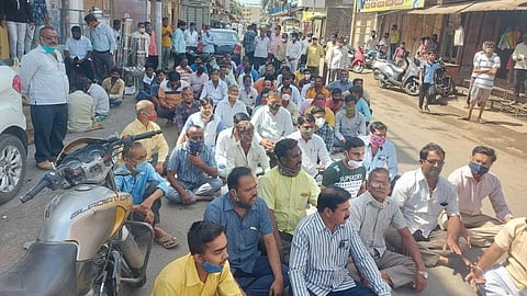 अखेर पंढरपुरात संचारबंदी विरोधातील व्यापाऱ्यांचे आंदोलन स्थगित