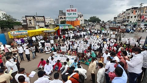 पुणे-नाशिक हायस्पीड रेल्वे विरुध्द आळेफाट्याला रास्ता रोको