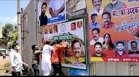 रत्नागिरीत शिवसैनिक आक्रमक; आमदारांसह, कार्यकर्त्यांचे फलक फाडो आंदोलन