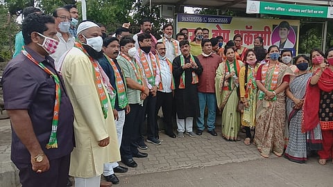 औरंगाबाद - आंतरराष्ट्रीय क्रीडा विद्यापीठ पुण्याला हलवल्याविरोधात भाजपतर्फे जिल्हाधिकारी कार्यालयासमोर आंदोलन.