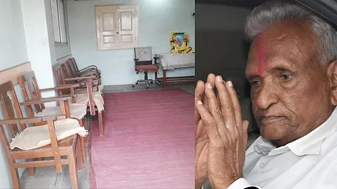 आठवणी आबासाहेबांच्या! लाकडी टेबल-खुर्ची, फरशीवर अंथरलेली ती सतरंजी