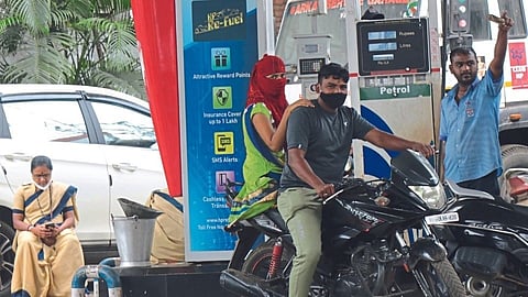 no helmet no petrol in nashik
