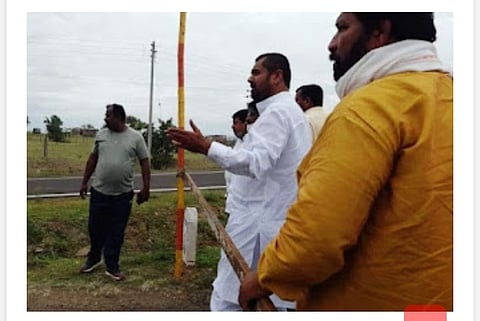 संतापलेल्या सदाभाऊंनी आक्रमक भूमिका घेताच पोलिसांनी सोडली 'वाट'