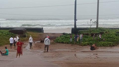 पर्यटकांसाठी खुशखबर ; गणपतीपुळे बीच अनलाॅक