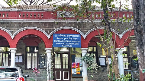 रानडे इन्स्टिट्युटमधील संज्ञापन व पत्रकारिता विभागाच्या स्थलांतरणास स्थगिती