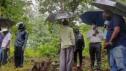 बौध्दवाडी व चिंद्रवलीत जमीन खचली; 9 कुटुंबाना स्थलांतराच्या सूचना