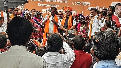 औरंगाबाद - जनआशीर्वाद यात्रेत बोलताना केंद्रीय रेल्वे राज्यमंत्री रावसाहेब दानवे. (छायाचित्र - गणेश पिटेकर)