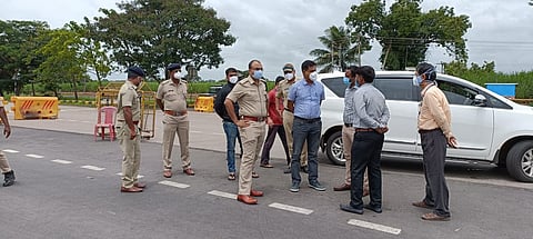 RT-PCR विना कर्नाटकात प्रवेश देऊ नये; जिल्हाधिकाऱ्यांचे आदेश