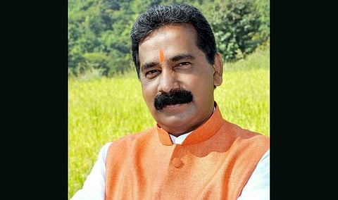 राणेंच्या स्वागताचे बॅनर फाडल्या प्रकरणी राजन साळवींवर गुन्हा