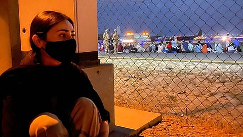 'मृतात्म्यासह निघाले!' देश सोडणाऱ्या अफगाणी फोटोग्राफरचं हृदयद्रावक ट्विट