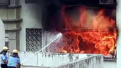 ...अन् पाहता पाहता सोने, चांदीचे दागिनेही लागले वितळायला