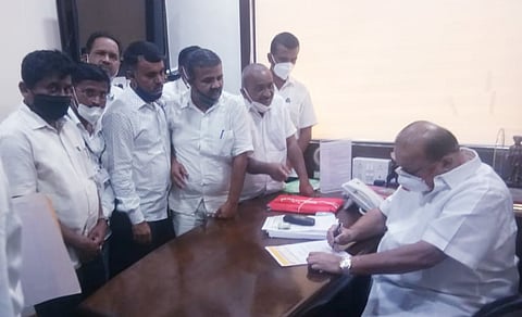 शिक्षकांसाठी Good News - बदलीबाबत ग्रामविकास मंत्र्यांचं मोठं वक्तव्य