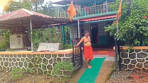 डोंगरच गावात कोसळला ; तिवरेत परिसरात 5 किमी डोंगराला भेगा