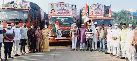 कोकणातील पूरग्रस्तांसाठी जीवनावश्यक वस्तूंच्या दहा हजार किट रवाना