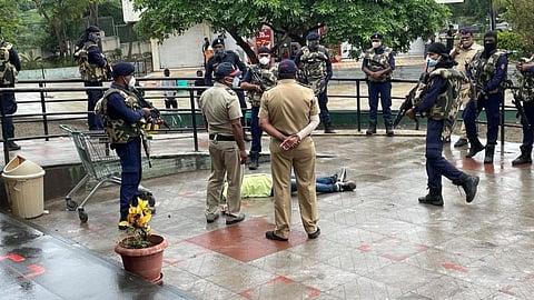 डी-मार्टमध्ये बॉम्ब असल्याचा कॉल ! चार मिनिटांत पोलिस घटनास्थळी