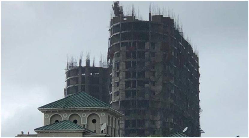तीन महिन्यांच्या मुदतीत 40 मजली ट्विन टॉवर्स पाडा - सुप्रीम कोर्ट