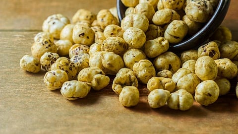 Fox Nut खाण्याचे जाणून घ्या फायदे; Weight Loss साठी होते मदत
