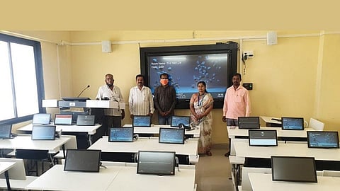 सव्वादोन कोटी खर्चून अक्कलकोटला साकारले डिजिटल क्लासरूम्स