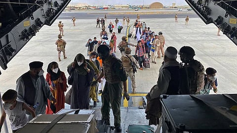 काबूल विमानतळावर कोण येऊ शकतं? अमेरिकेने जाहिर केली नियमावली