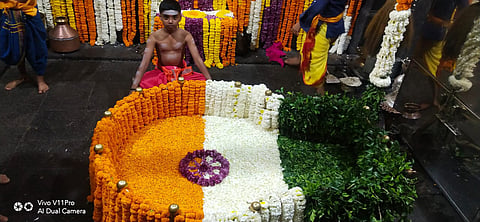 भीमाशंकर मंदिरात तिरंग्याची आकर्षक सजावट