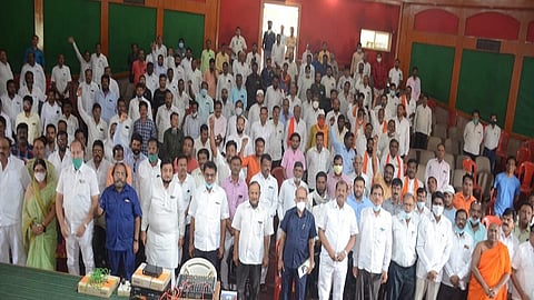 परभणी : परभणी जिल्ह्याला पब्लिक प्रायव्हेट पार्टनरशिपचे (पीपीपी) नव्हे तर शासकीय वैद्यकीय महाविद्यालयच हवे आहे, अशा भावना रविवारी (ता.२९) झालेल्या सर्वपक्षीय बैठकीत व्यक्त करण्यात आल्या.