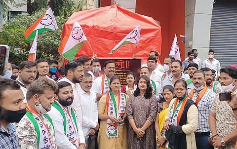 पुणे : मोदींची मूर्ती हटवली; देव चोरला म्हणत राष्ट्रवादीचे आंदोलन