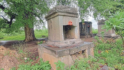 Samadhi-of-Sardar-Vitthal-Narasimha-Vinchurkar