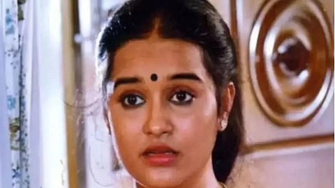 प्रसिद्ध अभिनेत्री चित्रा यांचे निधन