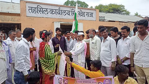 केंद्र सरकार वर तर राज्य सरकार वधू; बुलडाण्यातील अनोखे लग्न