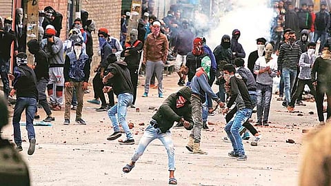 stone pelting in kashmir