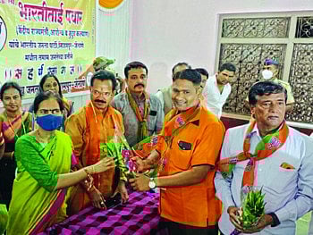 shiv sena workers join bjp
