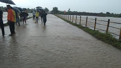 नागपूर-मुंबई महामार्ग बंद