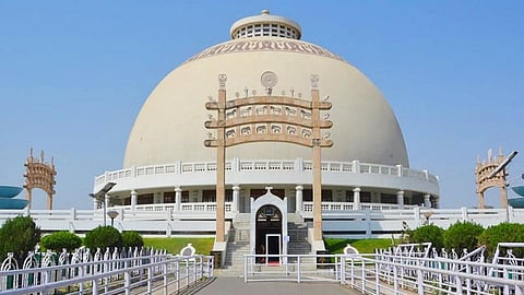 मानवाच्या प्रगतीची साक्षीदार दीक्षाभूमी; एकदा नक्की भेट द्या