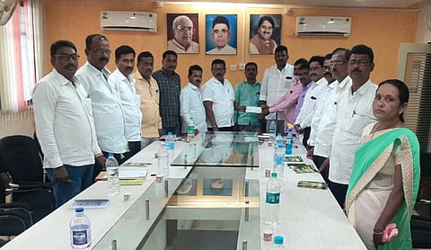 Indapur : प्राथमिक शिक्षक पतसंस्थेच्या सभासदांना कर्ज वाटप