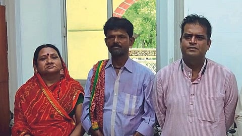 आईचा एकच टाहो! माझ्या मुलाचा मृतदेह मला आणून द्या