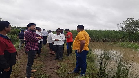 निलंगा (जि.लातूर) - शेतात पाणी साचले आहे.