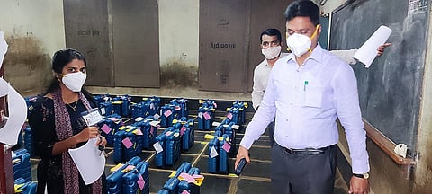 बेळगाव रणधुमाळी; कोरोना नियमांचे पालन करत मतमोजणीला सुरुवात