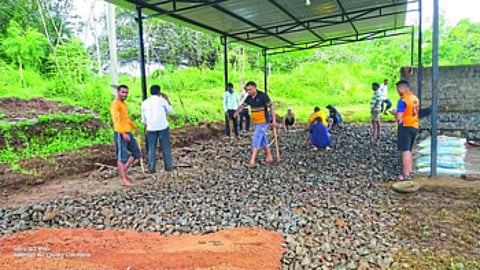 म्हाळेवाडी: स्मशानशेडच्या काँक्रीटीकरणातून गेट टुगेदर