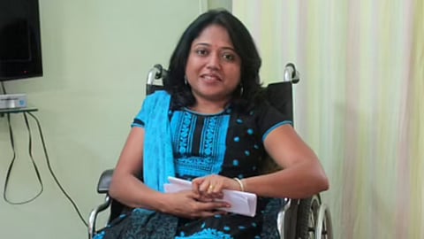 सोनाली नवांगुळ