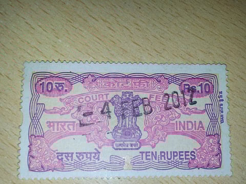 मुंबई : कोर्ट फी तिकीटांच्या 'काळ्या' बाजारावर धाड