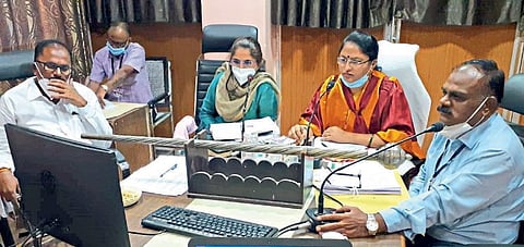 Akola : सर्वसाधारण सभेत कंत्राटदार, अधिकाऱ्यांना केले ‘लक्ष्य’!