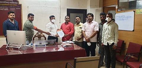 कुत्र्याला घेवूनच मनसेचे शिष्टमंडळ नगरपालिकेत