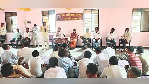 कोपर्डे हवेलीत सरपंच सभेतून निघून गेल्याने 'तणाव'
