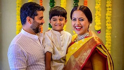 पांढरे केस लपवत का नाही? वडिलांच्या प्रश्नाला समीराने दिलं उत्तर