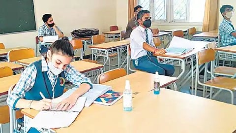 कोरोनोत्तर शिक्षणाला दिशा