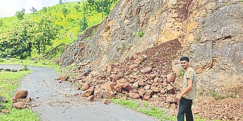 घाटात घोंगावतोय मृत्यू! जंगलवाडीकडे बांधकाम विभागाचे अक्षम्य दुर्लक्ष