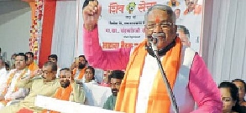 लातूर: स्थानिक स्वराज्य संस्थांवर भगवा फडकवा