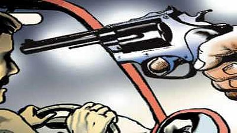 मरीनड्राइव्ह: गाडीत बसलेल्या व्यक्तीच्या डोक्याला बुंदक लावली आणि...