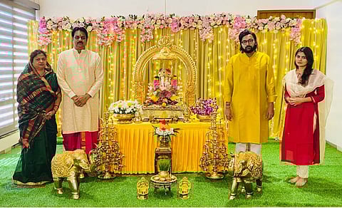 कोरोनाचे विघ्न लवकरच दूर कर, हर्षवर्धन पाटलाचे गणरायाला साकडे