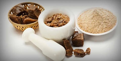 हिंगात अनेक औषधी गुणधर्म; मिळतात इतके फायदे